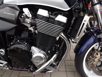 Suzuki GSX 1400 - 11