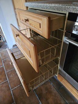 Masivní kuchyňská linka z Německa se spotřebiči - 11