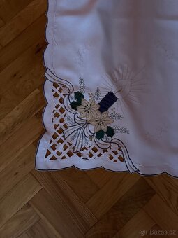 Ba.decka, ubrusy, uměla květina, krajk. polstarky, taška - 11