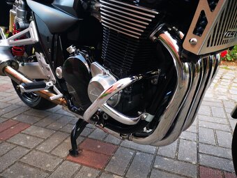 Suzuki GSX 1400 K4 - 11