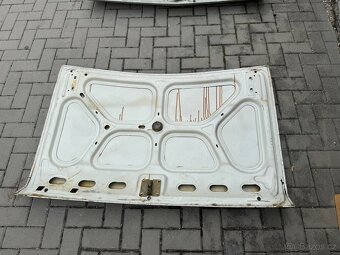 Volha Gaz 24 , přední kapota- zadní víko kufru - 11