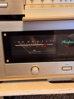 Accuphase C-2400; Accuphase P-450 - 11