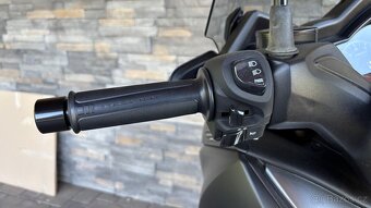 Yamaha Xmax 300 - 11