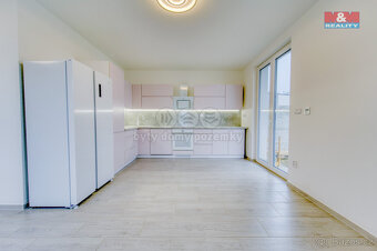Prodej bytu 3+kk, 74 m², se zahradou ve Vochově - 11