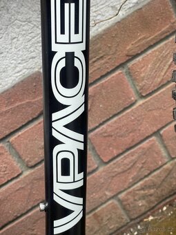 Vpace max26, dětské kolo od 130cm, Fox 32 Factory, Sram GX - 11