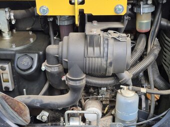 Minibagr Yanmar SV18 - 11