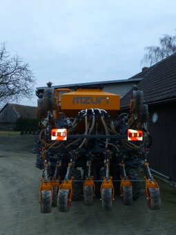 Mzuri ProTill 4T secí stroj- (pásové zpracování půdy) - 11