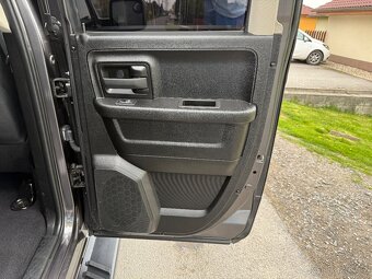 DODGE RAM CLASSIC PENTASTAR 6 míst - 11