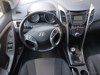 Hyundai i30 1,4 73 kW KOMBI TRIKOLOR - 11