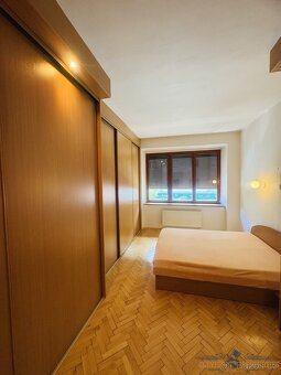 Pronájem zařízeného bytu 2+1 v Hradci Králové – Puškinova, 6 - 11