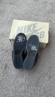 Nike SB Dunk Low Nardwuar - 11