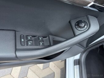 Škoda Octavia Combi SCOUT 2,0 TDI DSG 4x4 135kW Kamera ACC - 11