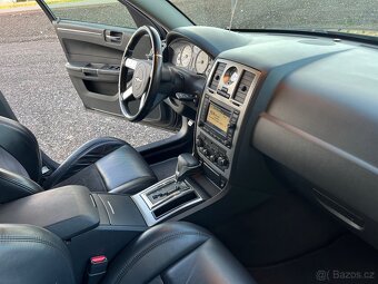 Chrysler 300C 6,1 SRT-8 - 11