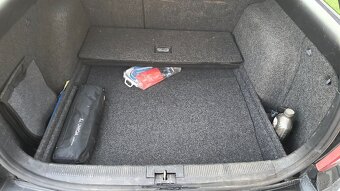 Škoda Octavia TOUR 1,6i 75KW MANUÁLNÍ KLIMATIZACE - 11