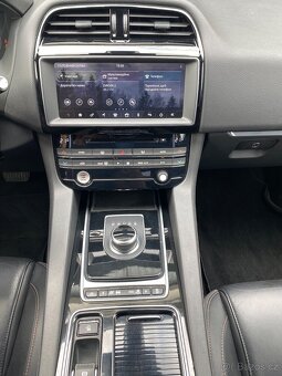 Jaguar F-Pace - 11