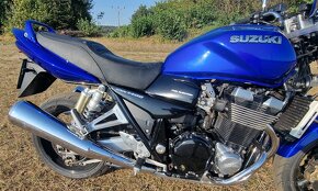 Suzuki GSX 1400 - 11