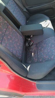 MAZDA 323 F BA 14P2 HATCHBACK červená 5-dveřová - 11