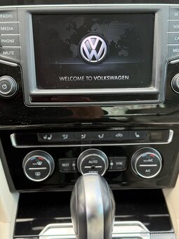 Volkswagen Passat 2.0 TDi sedan - 11