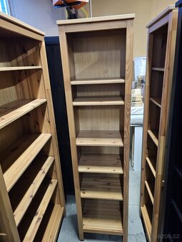 KNIHOVNA IKEA HEMNES V PŘÍRODNÍM PROVEDENÍ - 11