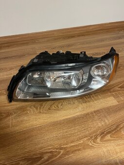 Volvo světlomety pravý 30784250 levý 30784248 - 11