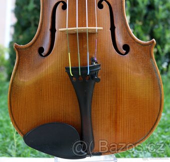 Staré housle s silným zvukem - 11