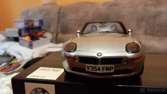 1:18 bmw z8 007 - 11