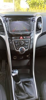 Hyundai i30 combi,1.6 ,83 000 najetokoupeno nové v CZ - 11