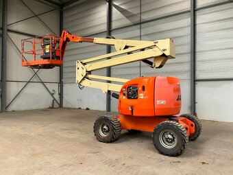 TERÉNNÍ  KLOUBOVÁ PLOŠINA. JLG 450 AJ II - 11