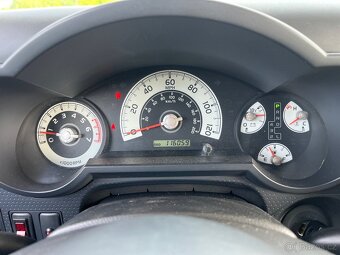 Toyota FJ Cruiser 2. majitel zakoupeno nové v EU - 11
