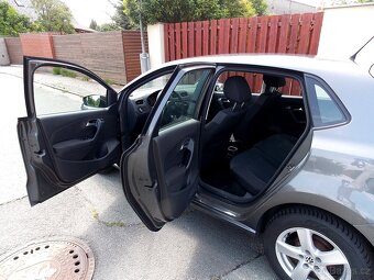 2013 Volkswagen Polo 1,2i Hatchback 5 dveří 1.MAJITEL - 11
