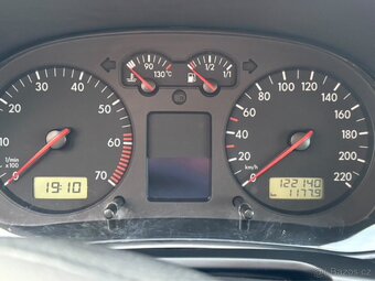 Volkswagen Golf IV 1.4 16V 55kw - 11