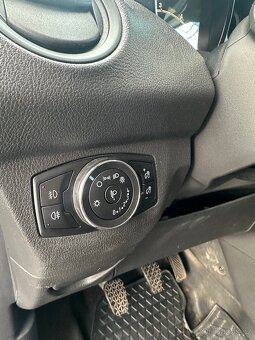 Ford Transit Courier 1.6TDCI - 11
