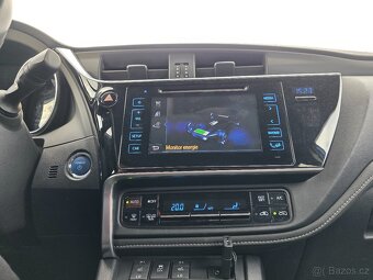 Toyota Auris Hybrid - 11