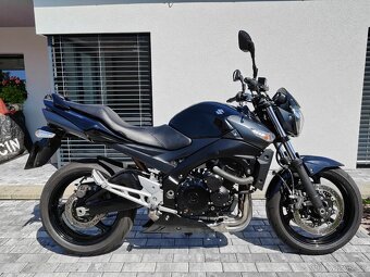 Suzuki gsr 600 - 11