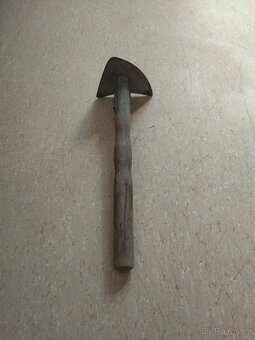 ZAHRADNICKÉ  NÁŘADÍ - 11