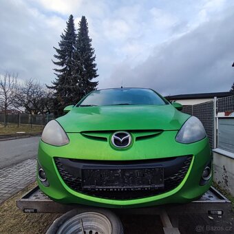 Mazda 2 benzín rok 2012 - 11