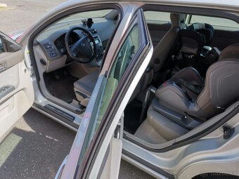 Prodám  Volvo V50,  2,0 diesel, rok výroby 2010 - 11