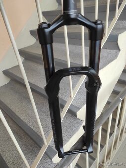Vzduchové vidlice pro kola 27.5"-29" pevná osoba 15. - 11