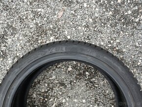 Pěkné zimní pneu Goodyear 215/40/17 vzorek 8mm - 11