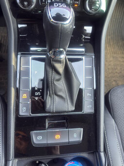 Škoda Superb 2.0 110kw SportLine/ Webasto/Pano - 11