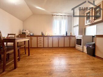 Rodinný dům (3 bytové jednotky) se zahradou 625 m2 - Cheb -  - 11