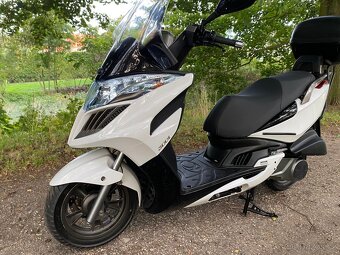 Kymco Grand Dink 300i - 11