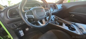 Dodge Challenger R/T 6.4 V8 SHAKER 392 Scat Pack Manuál - 11