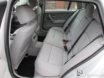 BMW 318i 95kW kombi, Serviska, nová STK, ALU kola - 11
