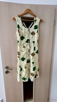 Letní dívčí / dámské šaty žluté s květinami - 11