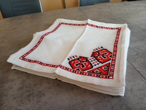 Vyšívané ubrousky-kus 10 kč - 11