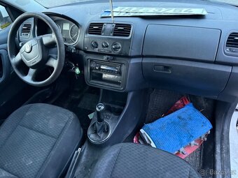 Škoda Fabia 2 lift 1.6Tdi rok-2010 (nepojízdná ) - 11
