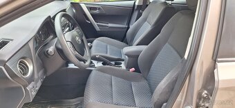 Toyota Auris - 11