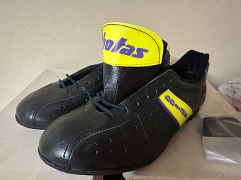 Botas tretry NOVÉ - 11