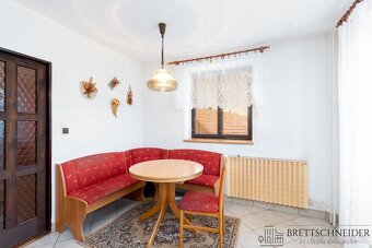 Prodej prostorného rodinného domu v Ženklavě – zahrada, gará - 11